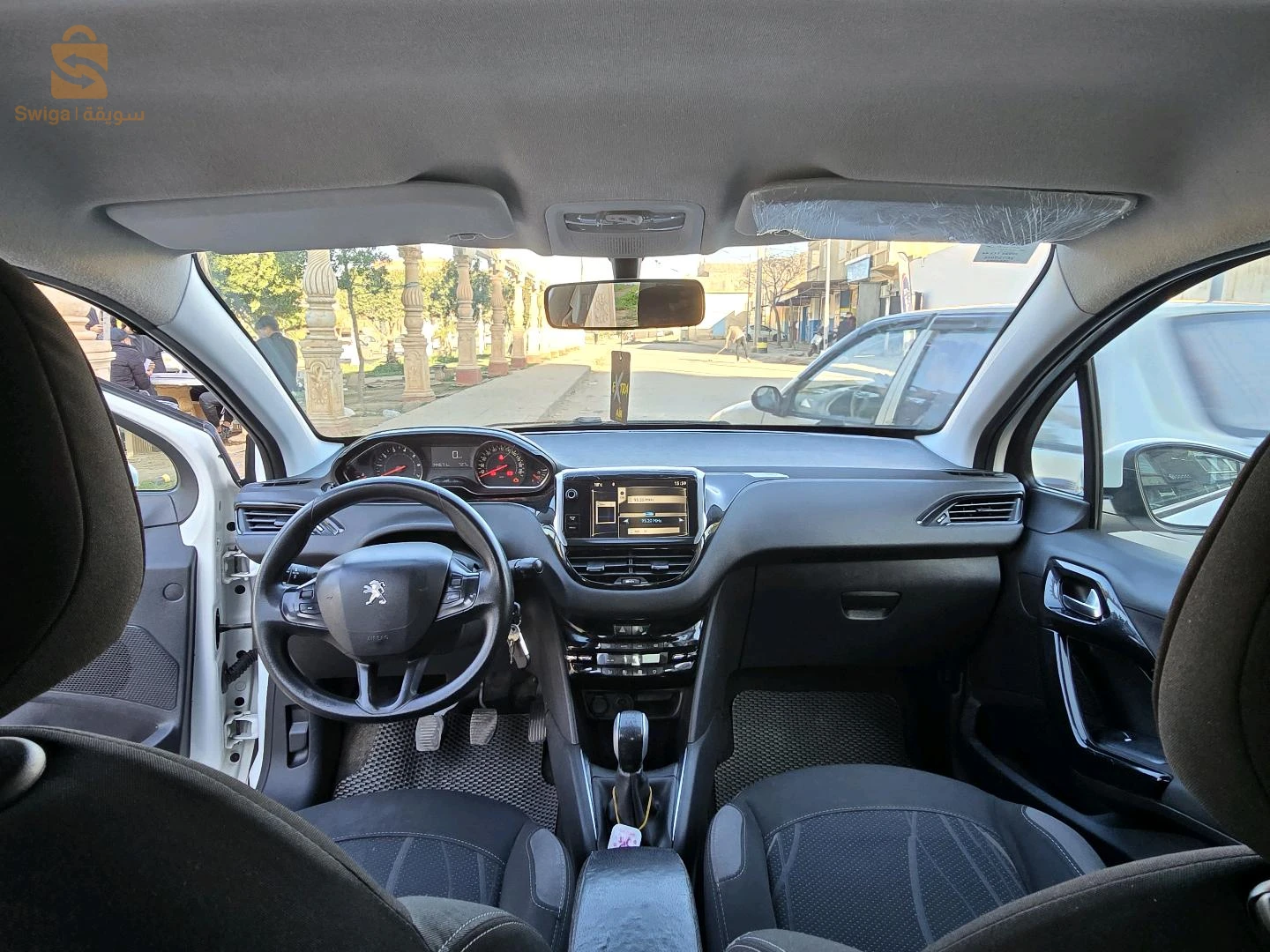 Peugeot 208 allure (2013)