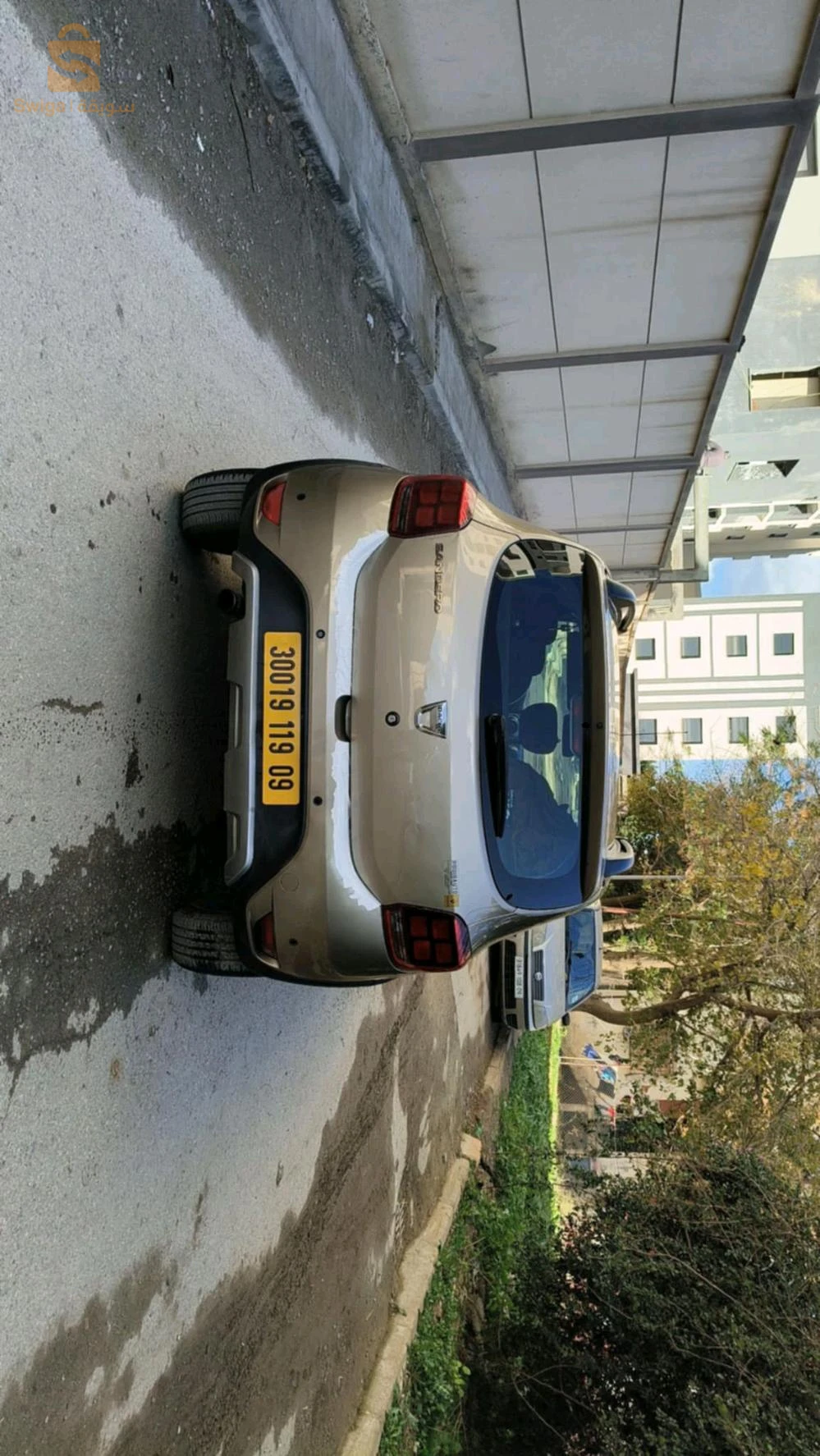 سيارة نظيفة 0صبيغا 0فروا مهتم يتصل 0669600997