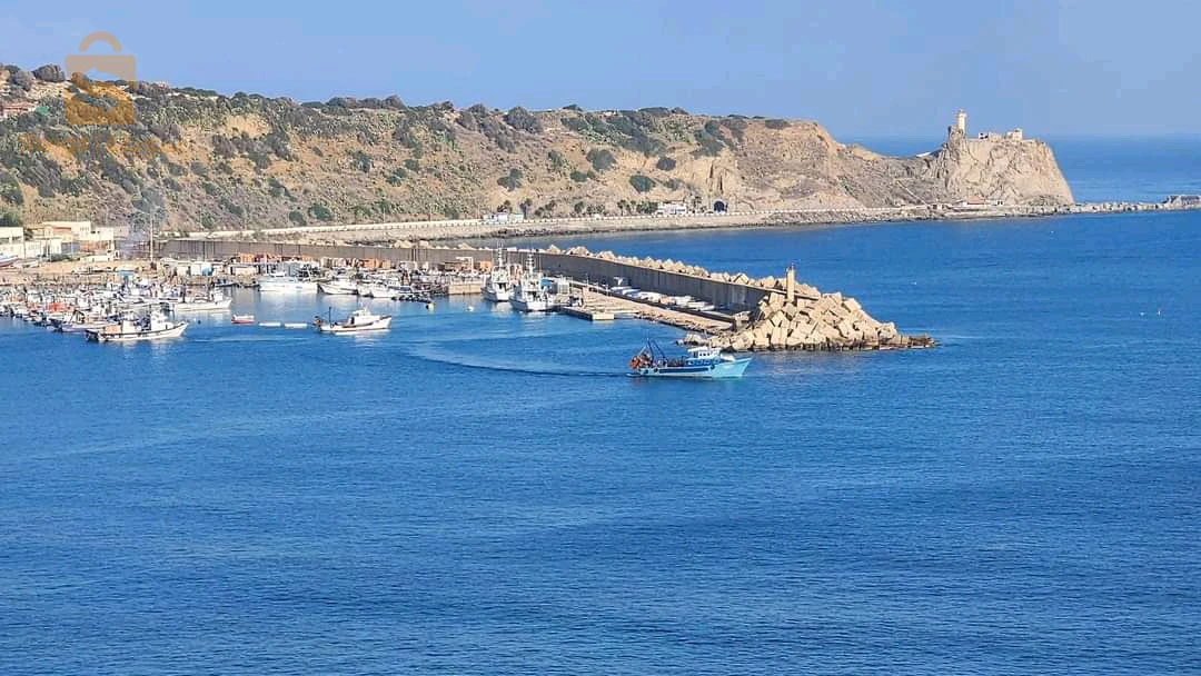 شقق على شاطئ البحر