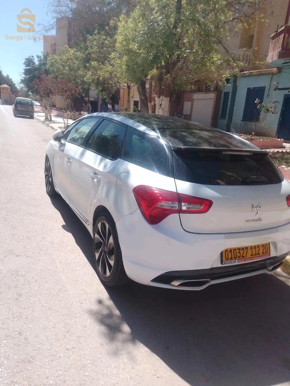 سيارة نضيفة عائلية مريحة
