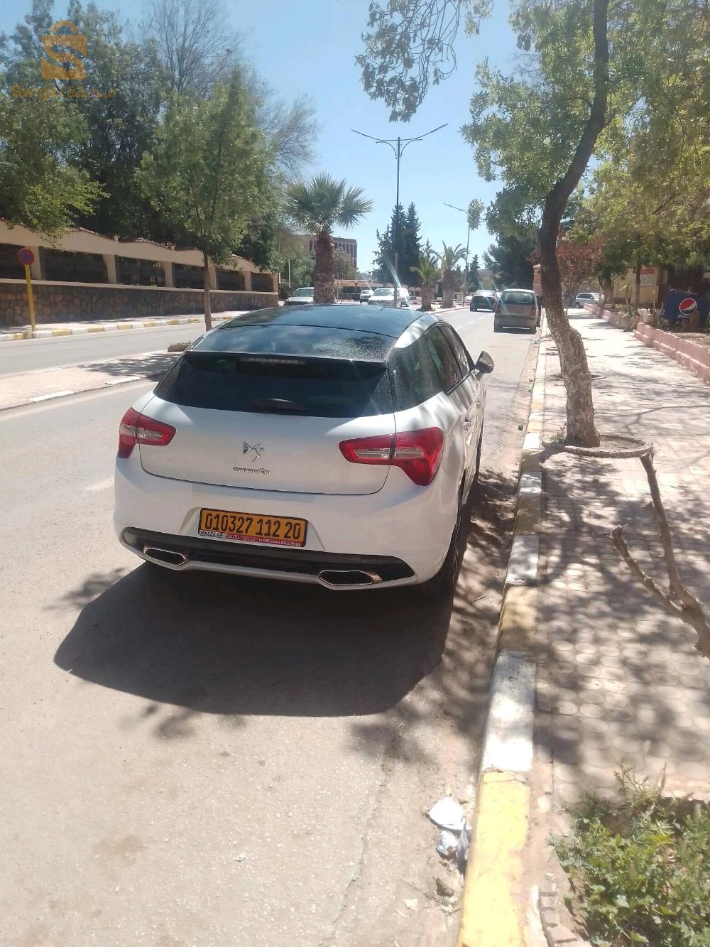 سيارة نضيفة عائلية مريحة