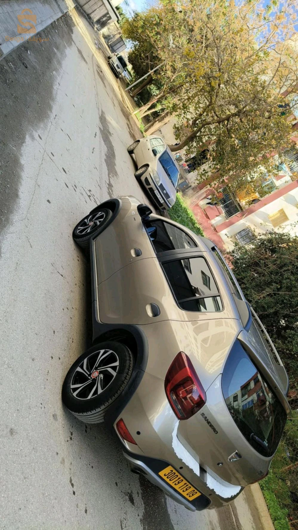 سيارة نظيفة 0صبيغا 0فروا مهتم يتصل 0669600997