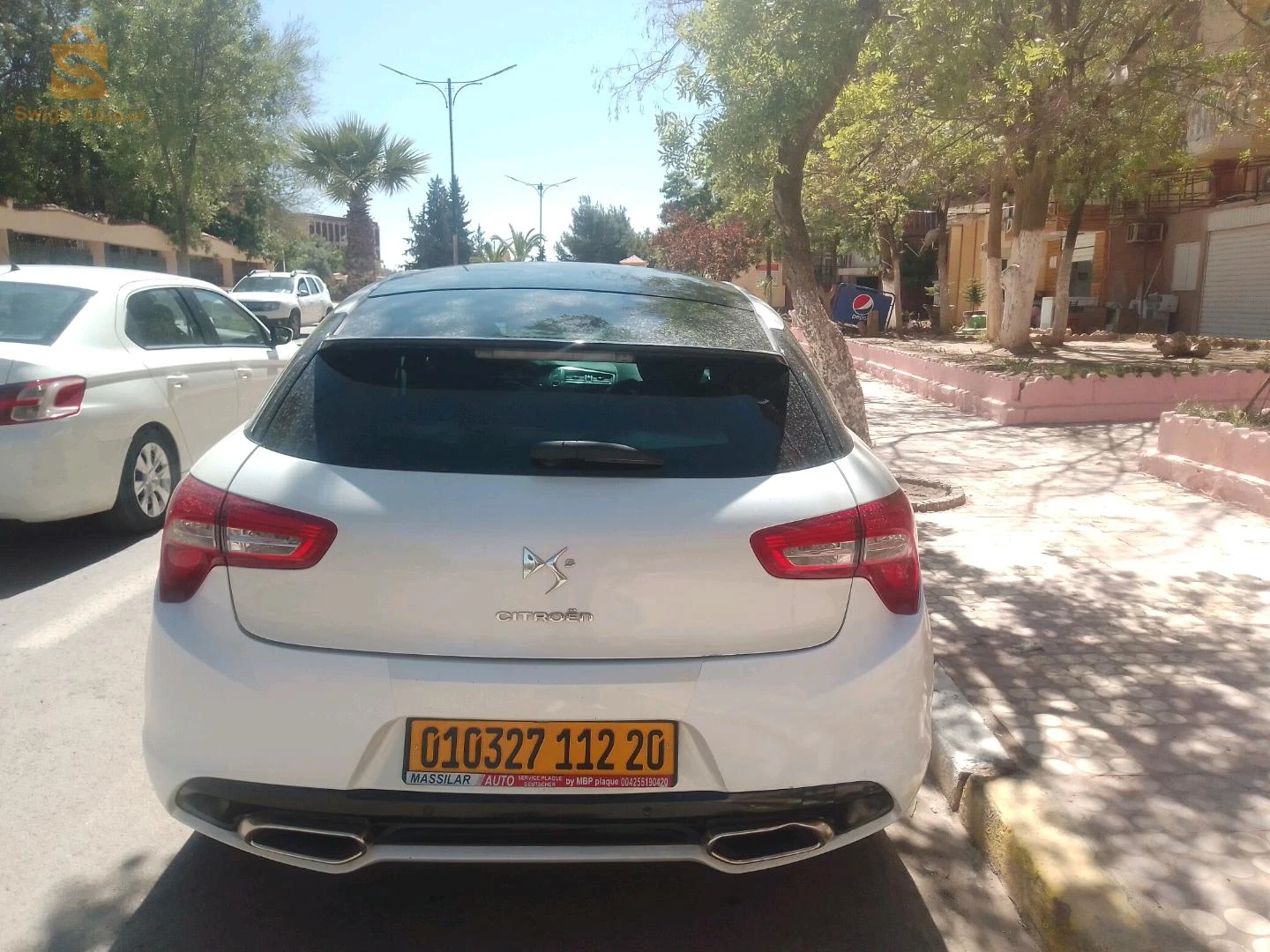 سيارة نضيفة عائلية مريحة