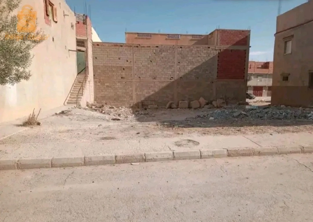 بيع أرض بي عقد ملكي في فاطمة زهر تبسة أمام عيادة باصيرة