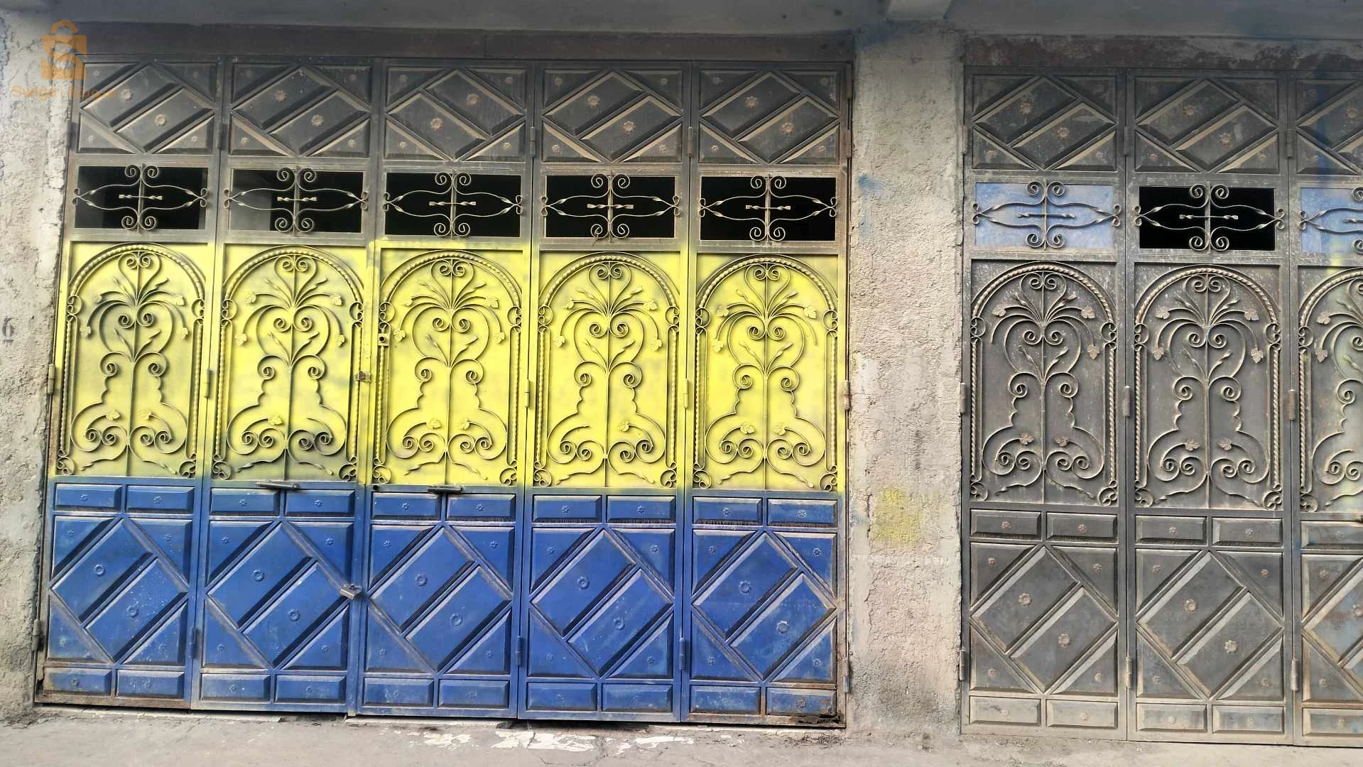 بورتاي شباب باقي جديد او راكب فيه 5 دفات وباب صغير الطول 4.50 والعلو 380