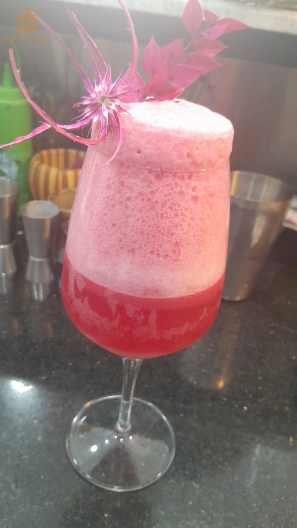 shaker barman cocktail