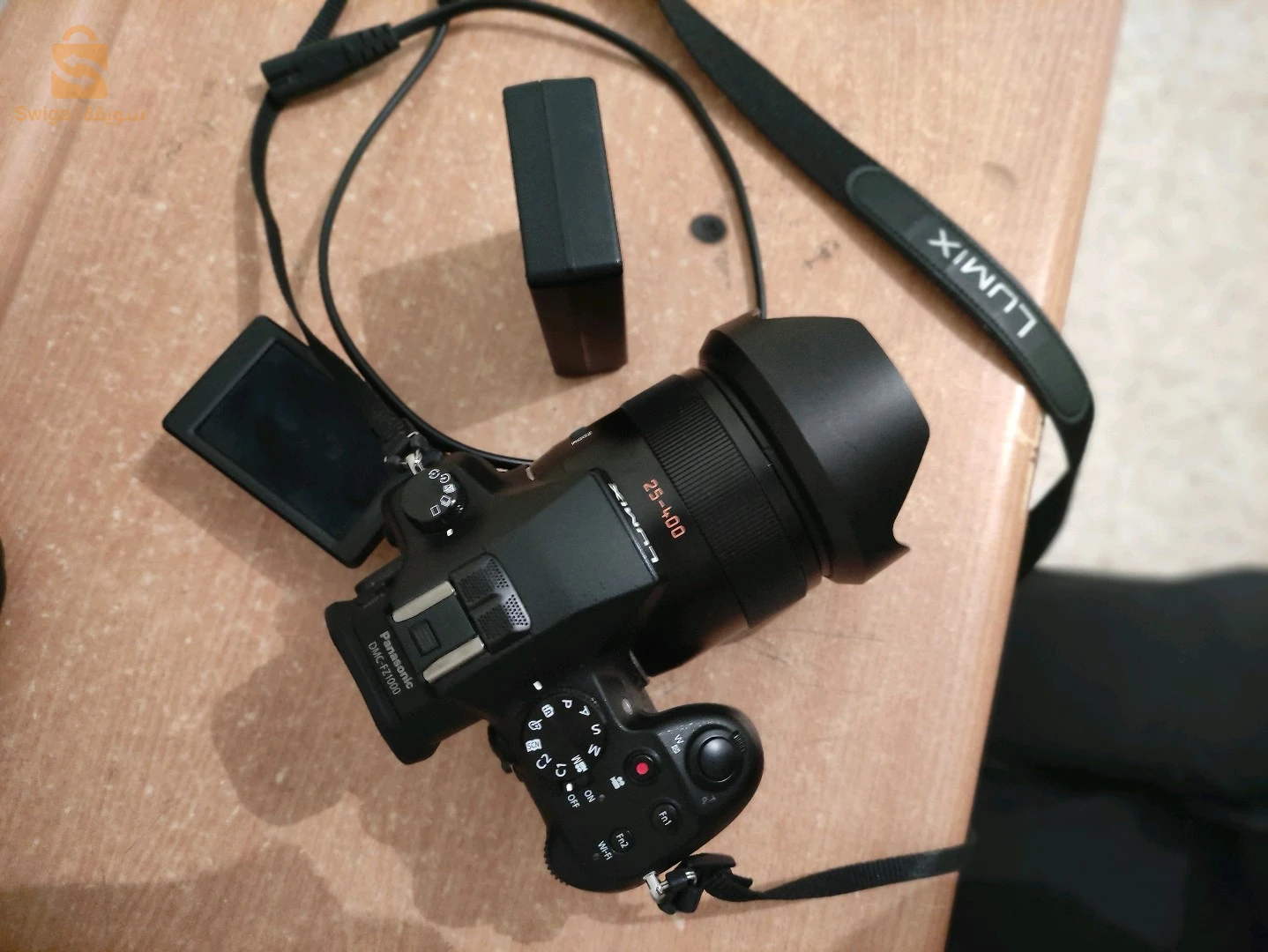 LUMIX PANASONIC DMC-FZ1000
F2.8
ISO 32000
25-400mm zoom
WIFI 
INPUT:(mic, hdmi ,av out/digital)
49 point of auto focus
LCD flip out screen 3:2
RAW photos with 20 miga pixel
4K 25fps 100mp/s
1080p 50fps.
HD 100fps (slowmotion)
flash,viewfinder, battery charger,
BATTERY: 400 click, ~2h for video
EASY MENU TO USE
filming 29min contenu with 4k