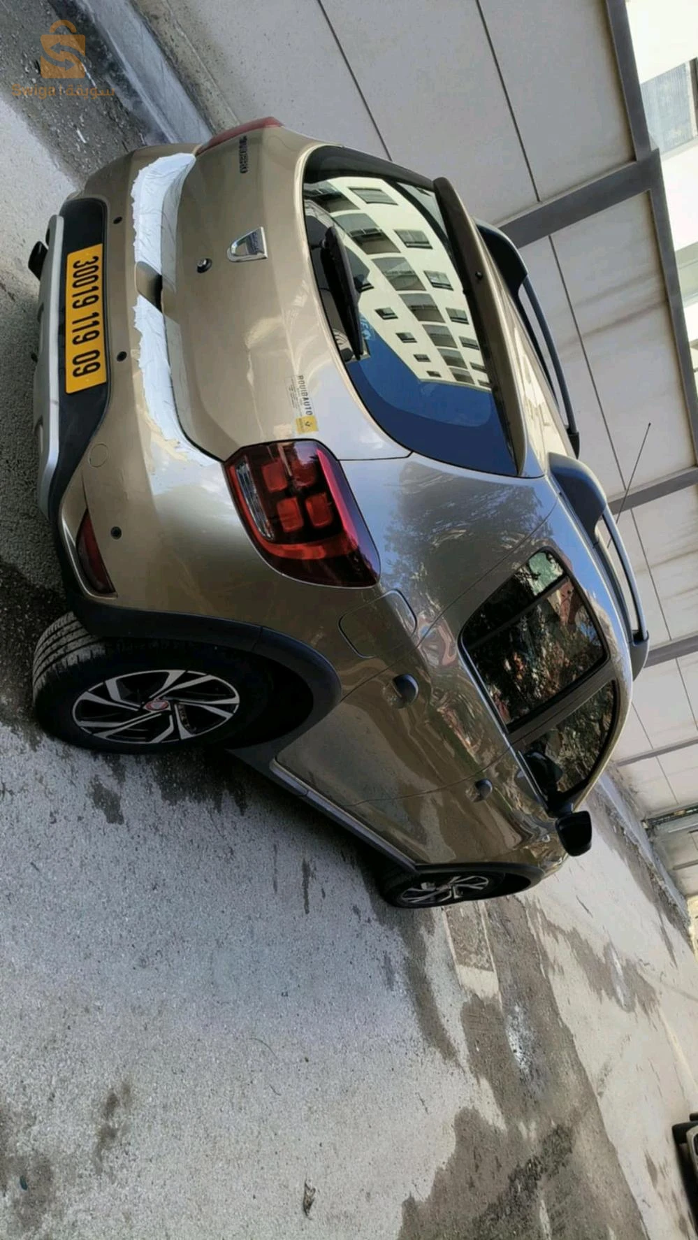 سيارة نظيفة 0صبيغا 0فروا مهتم يتصل 0669600997