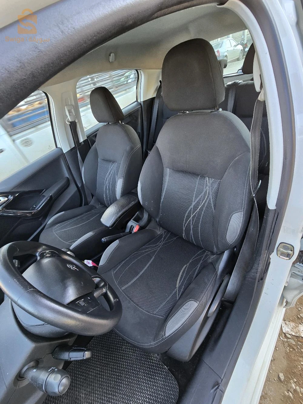 Peugeot 208 allure (2013)