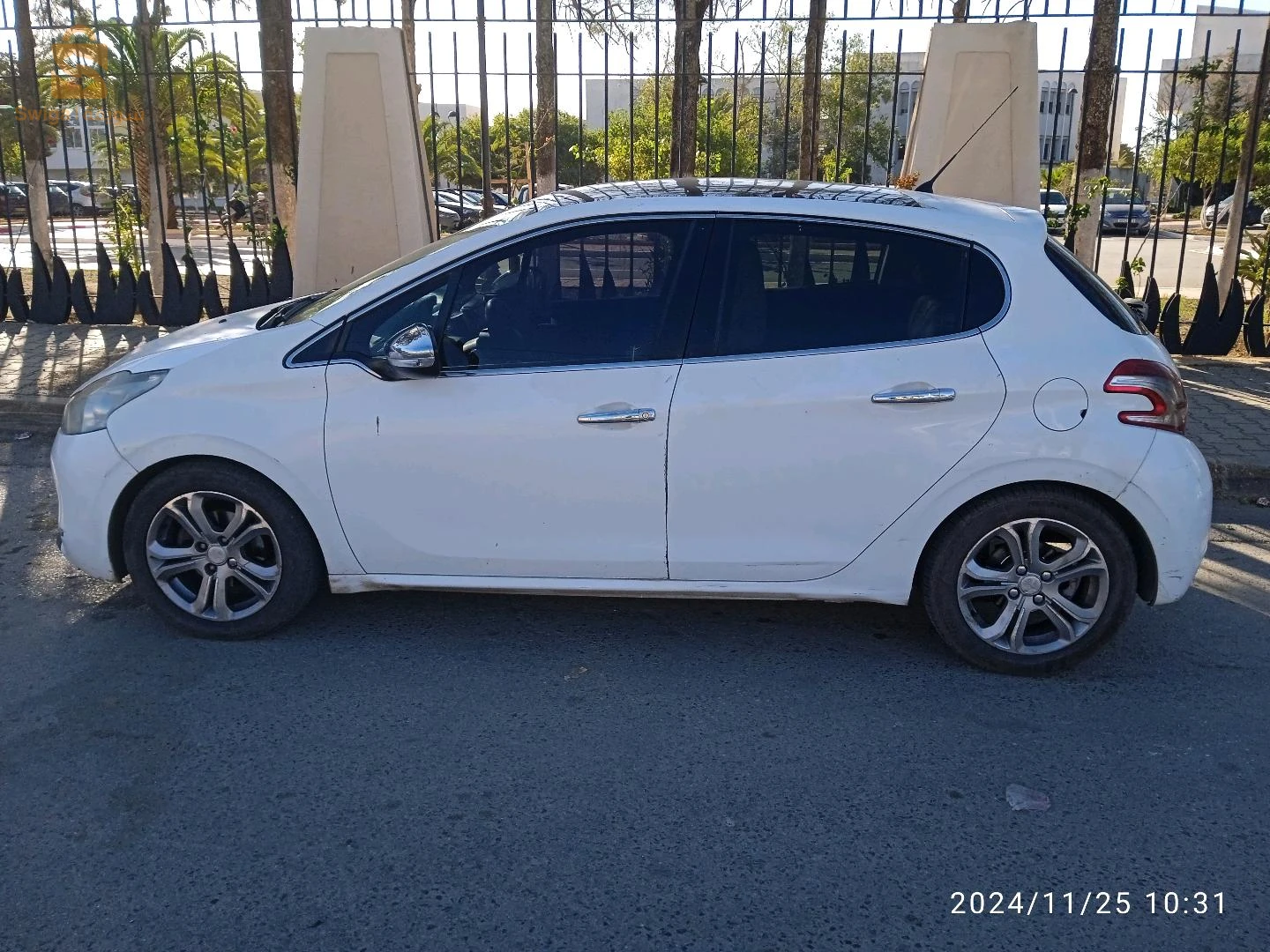 سيارة نضيفة للتبادل ب clio 4 ess wla polo