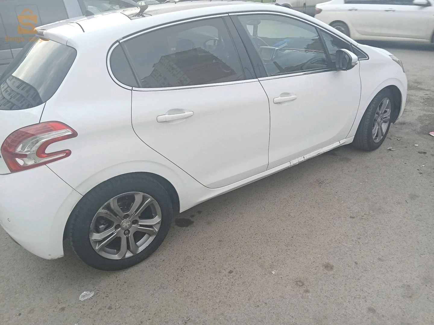 fiha 2 raccord sghar maybanoch ga3 
voiture très propre ta3 ksiba 
moteur 10/10
suspension 10/10
0655349562