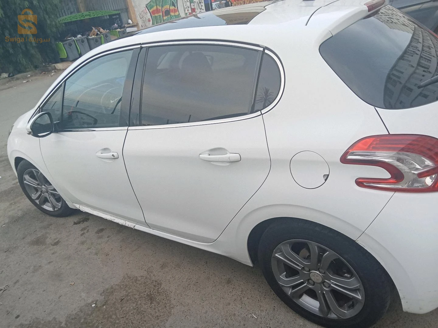 fiha 2 raccord sghar maybanoch ga3 
voiture très propre ta3 ksiba 
moteur 10/10
suspension 10/10
0655349562