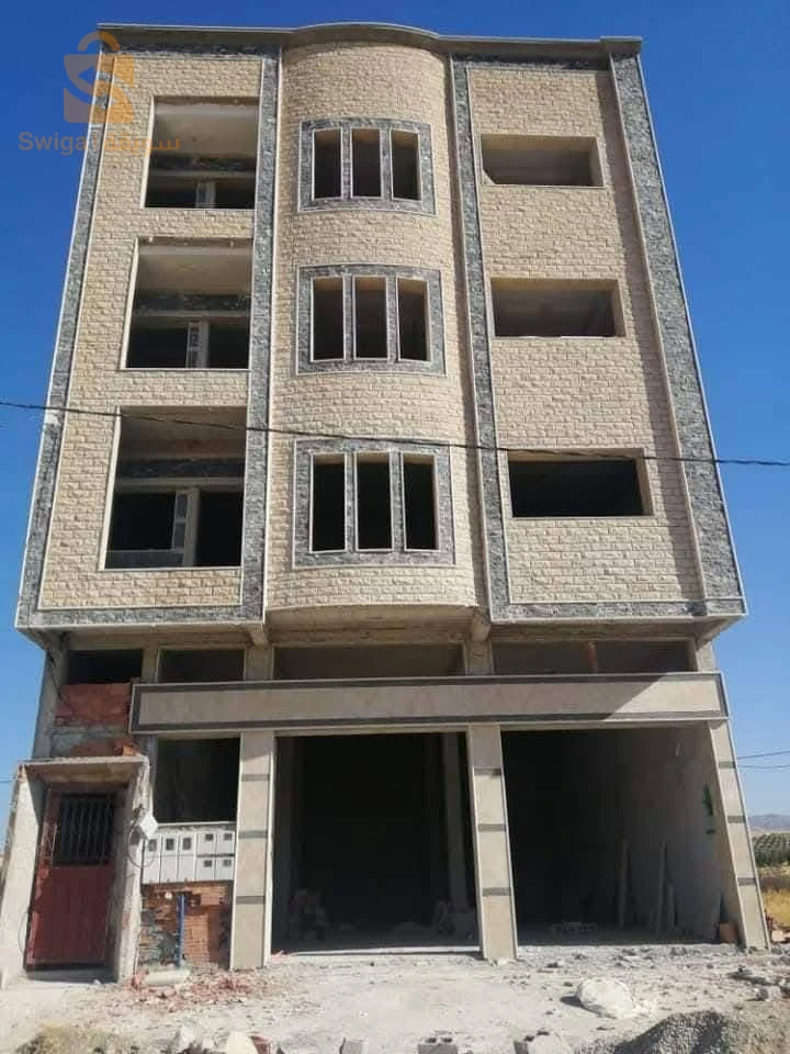 حجر والرخام بتغليف البيوت والمساجد والمسابح