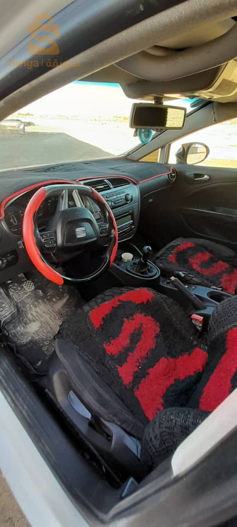 سيات ليون
 نضيفة