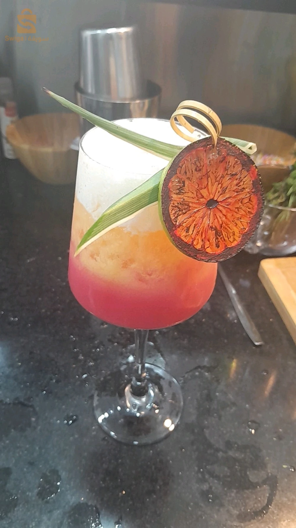 shaker barman cocktail