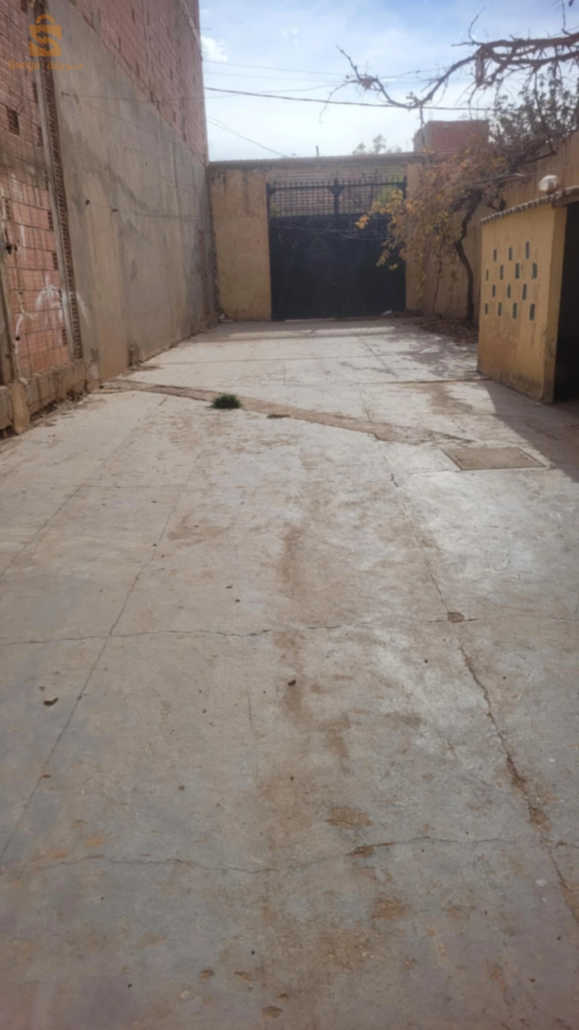 A vendre 254m2 .ارض منزلية للبيع ف تلاغ مساحتها 254م2