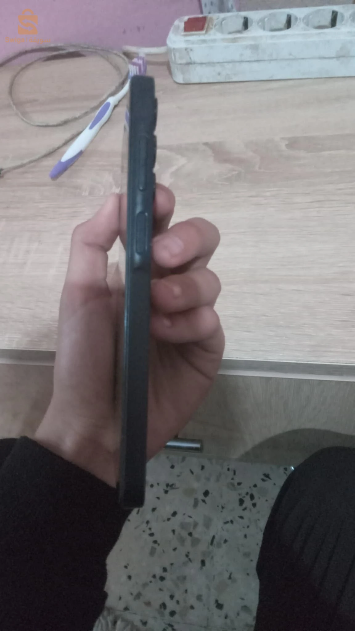 مافيه حتى ديفو مهوش كامل متوشي خاوتي والي عندو بدلة تاع  ايفون نبدل مرحبا