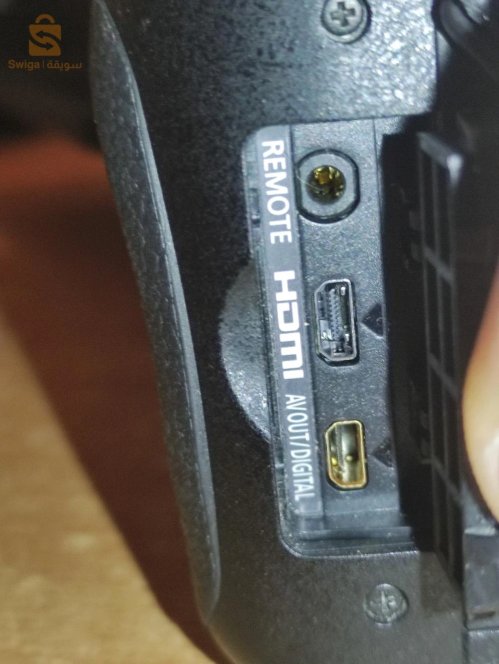 LUMIX PANASONIC DMC-FZ1000
F2.8
ISO 32000
25-400mm zoom
WIFI 
INPUT:(mic, hdmi ,av out/digital)
49 point of auto focus
LCD flip out screen 3:2
RAW photos with 20 miga pixel
4K 25fps 100mp/s
1080p 50fps.
HD 100fps (slowmotion)
flash,viewfinder, battery charger,
BATTERY: 400 click, ~2h for video
EASY MENU TO USE
filming 29min contenu with 4k