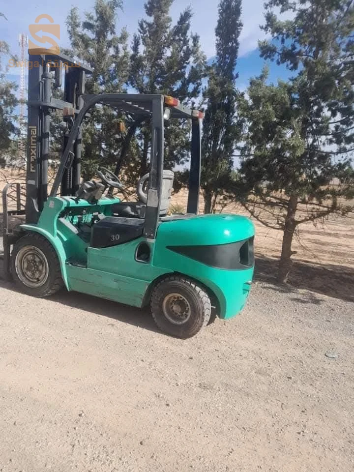 نبيع ولا نبرز بكلارك 
كلارك ماكسيمال كارت ڨريز 3 طن موتور فوطون موش مفتوح حاجة نظيفة يطلع 4.5 
0665882412