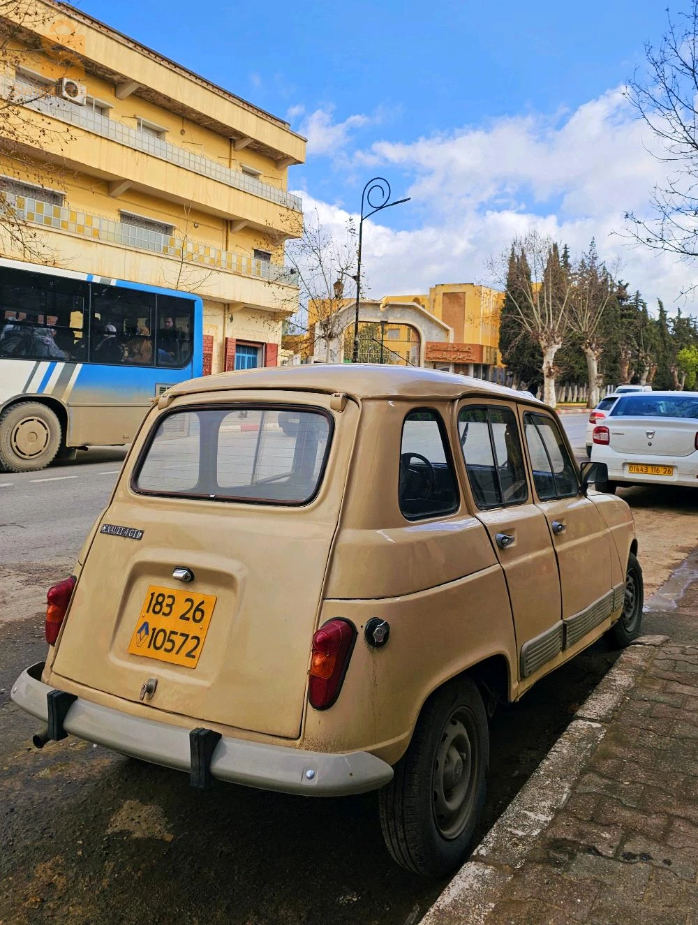 رينو R 4 1983 26 المدية