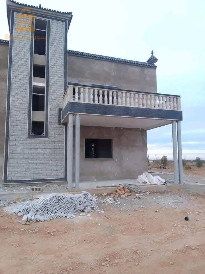 حجر والرخام بتغليف البيوت والمساجد والمسابح