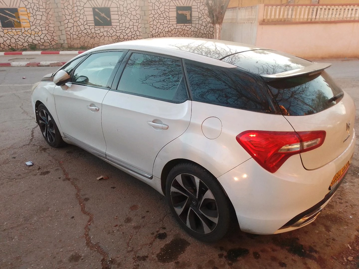 سيارة نضيفة عائلية مريحة