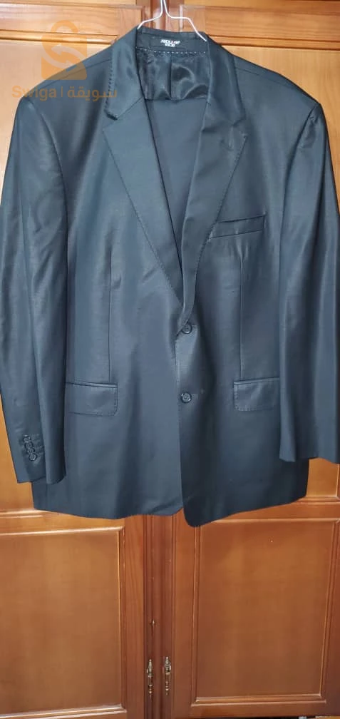 بدلات رجالية