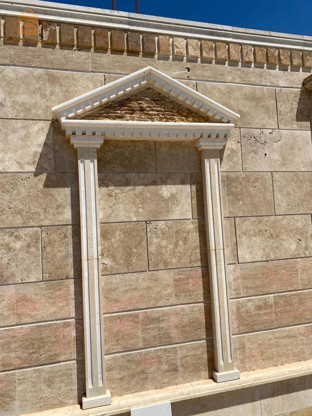 حجر والرخام بتغليف البيوت والمساجد والمسابح