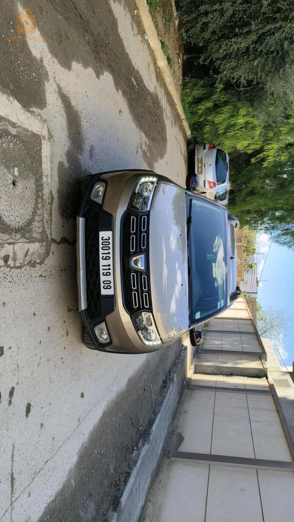 سيارة نظيفة 0صبيغا 0فروا مهتم يتصل 0669600997