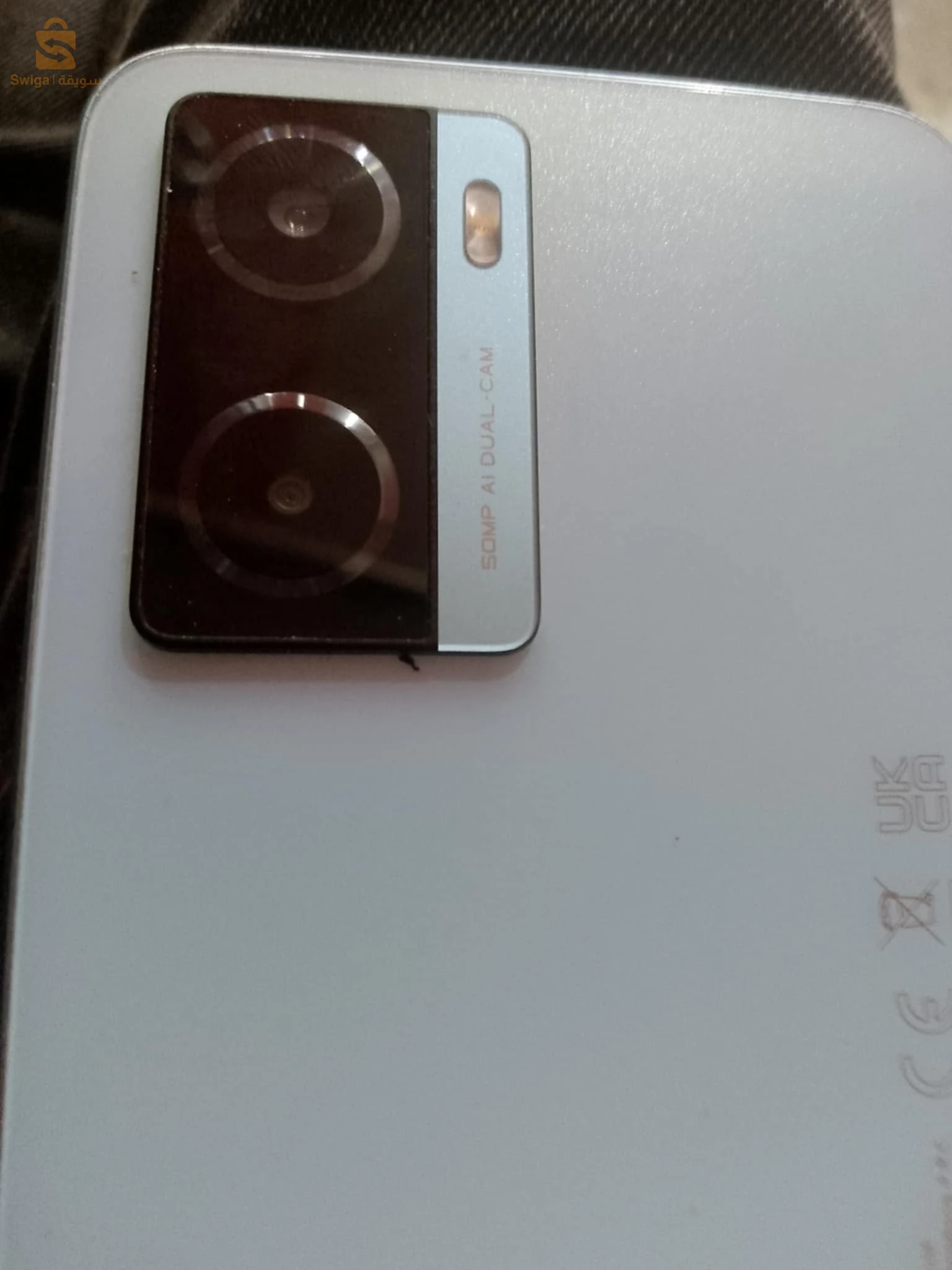 هاتف نقال من نوع Oppo a57 s bl kartouna w chatjour d'origine n9iy machi mftoh hab nbaraz b hadja makhir