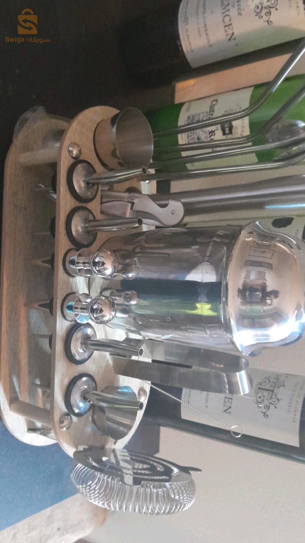 shaker barman cocktail