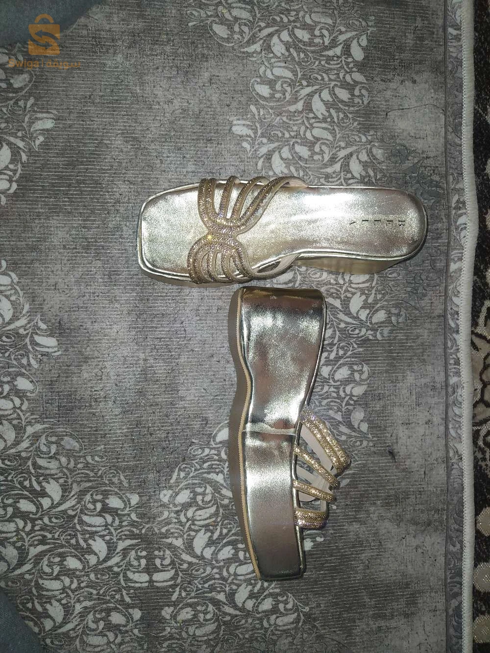 حذاء نساء مستعمل مره واحد