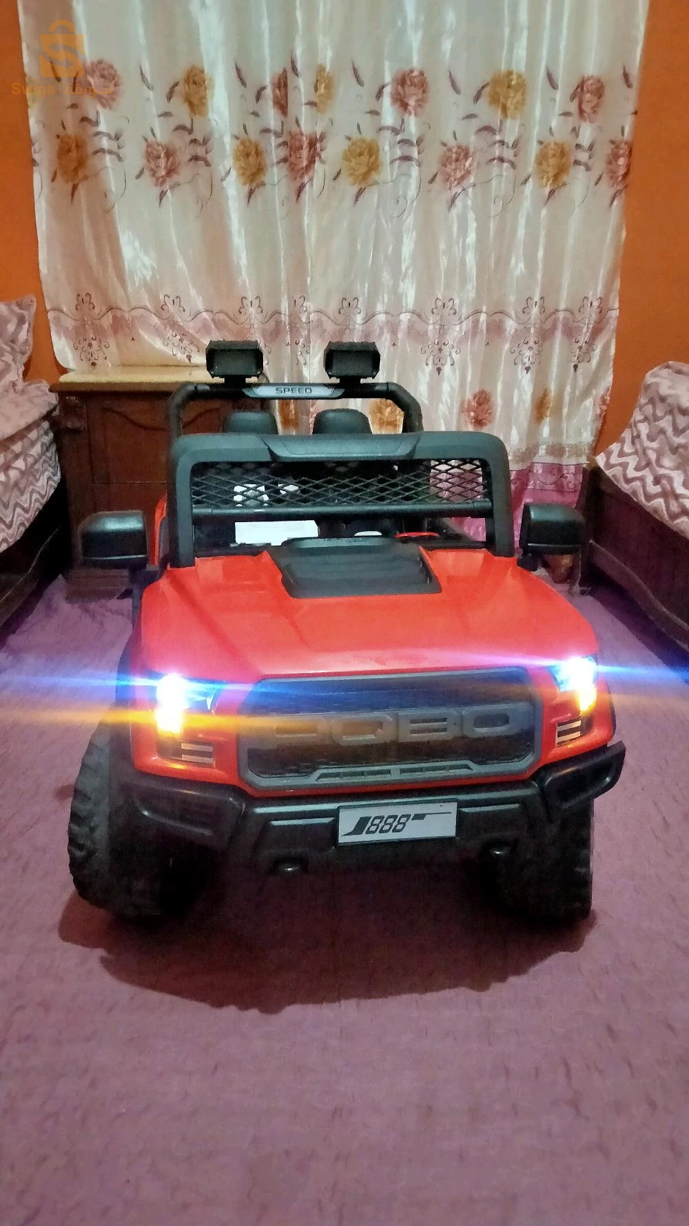 سيارة اطفال كهربائيّة