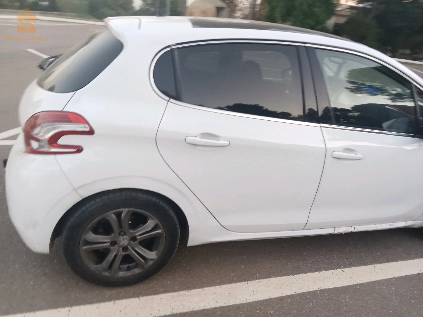 fiha 2 raccord sghar maybanoch ga3 
voiture très propre ta3 ksiba 
moteur 10/10
suspension 10/10
0655349562