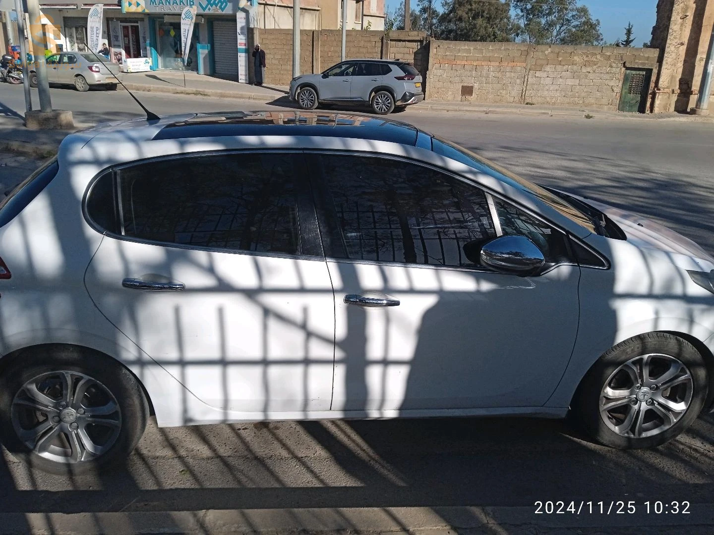 سيارة نضيفة للتبادل ب clio 4 ess wla polo