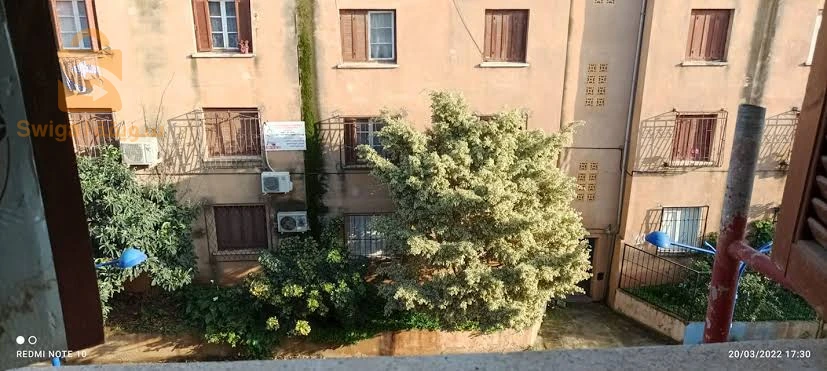 هناك شقق للبيع على المهتمين الاتصال