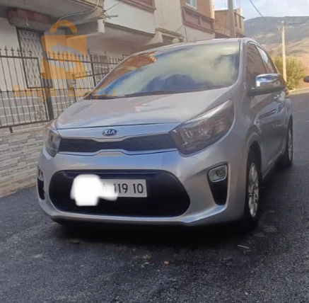 سيارة نظيفة