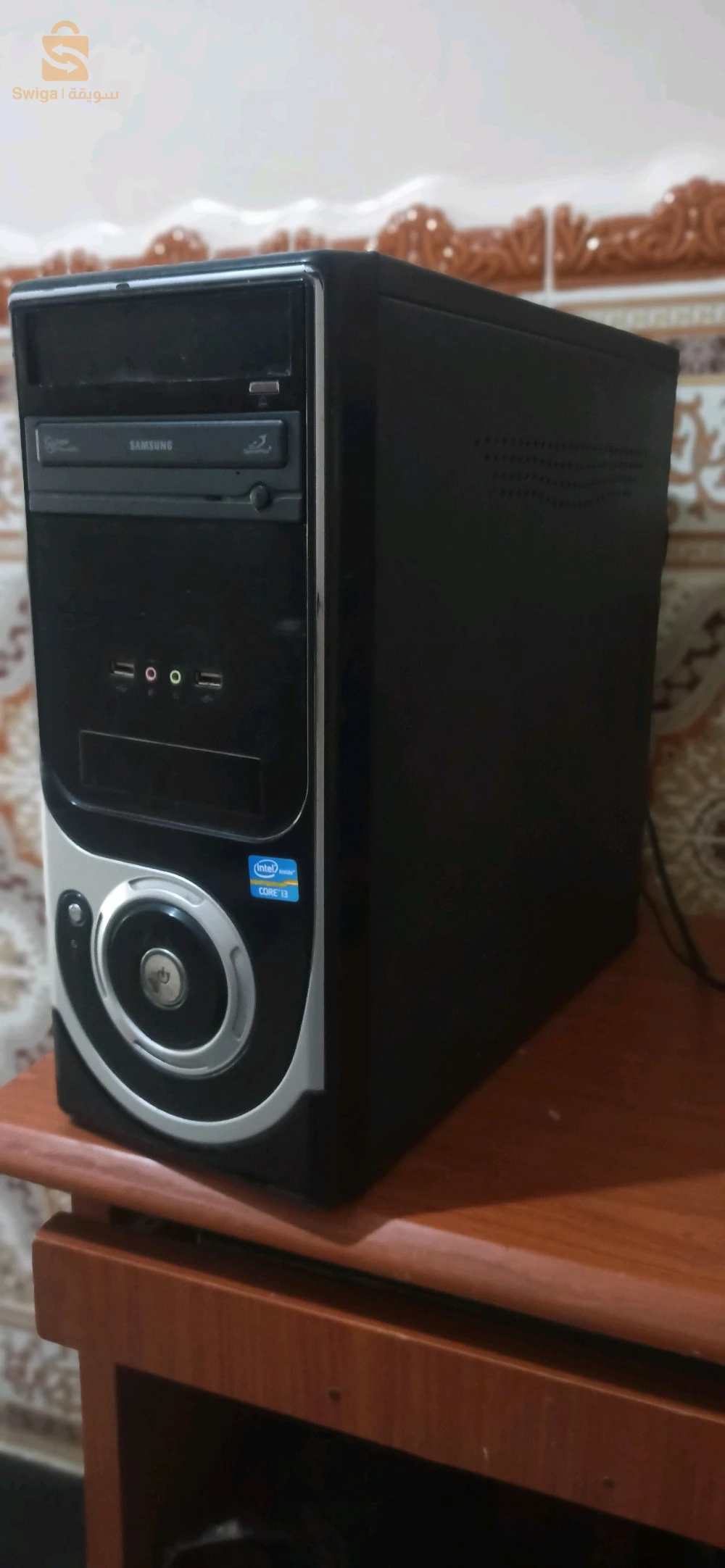 كمبيوتر مكتبي نظيف
