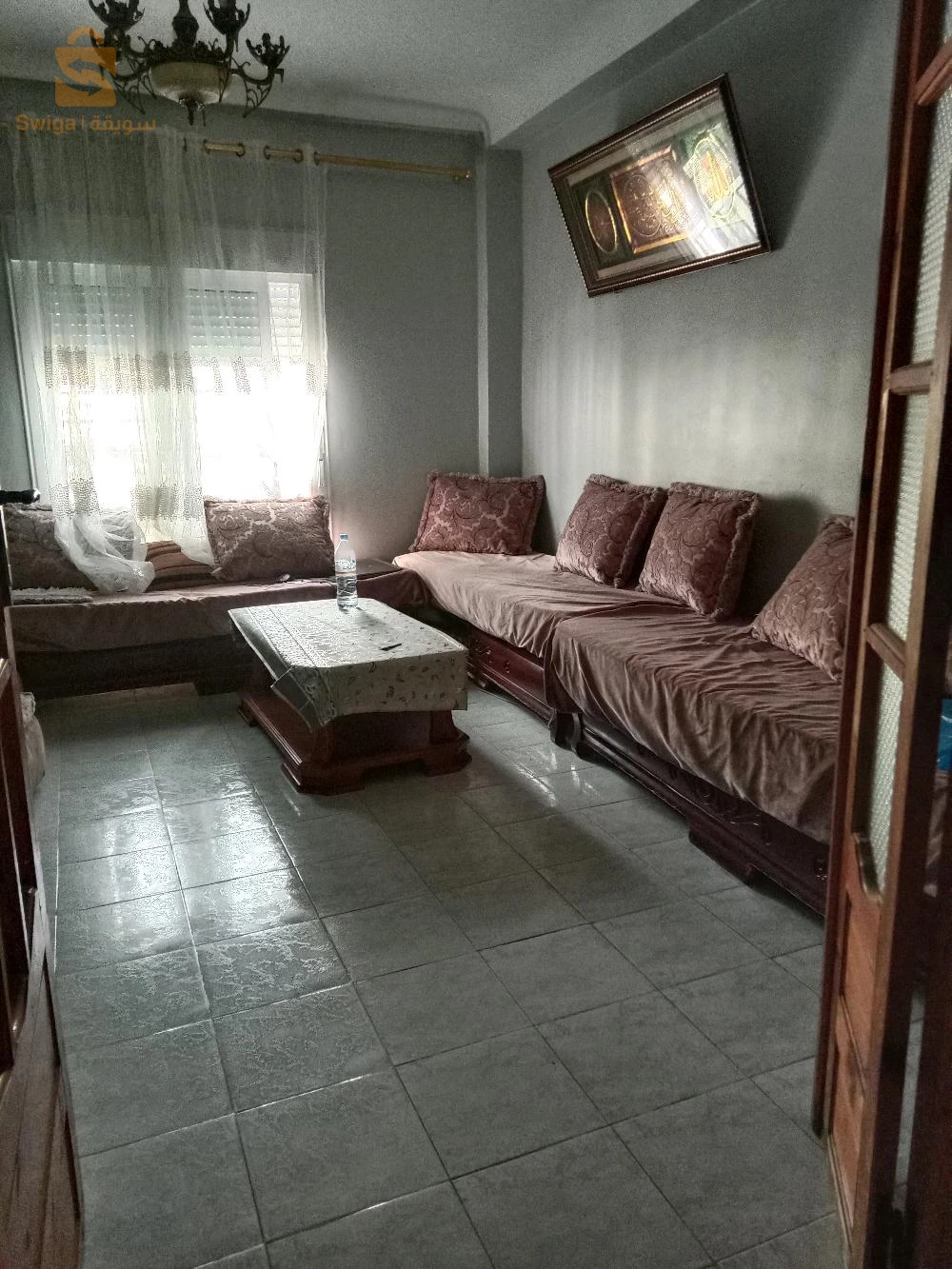 Une belle appartements à haï sabah 2éme étage 
double façade 
ensoleillé tout la journée 
avec 2 climatiseurs
chauffage 
chauffe bain 
la cuisine resté comme il est