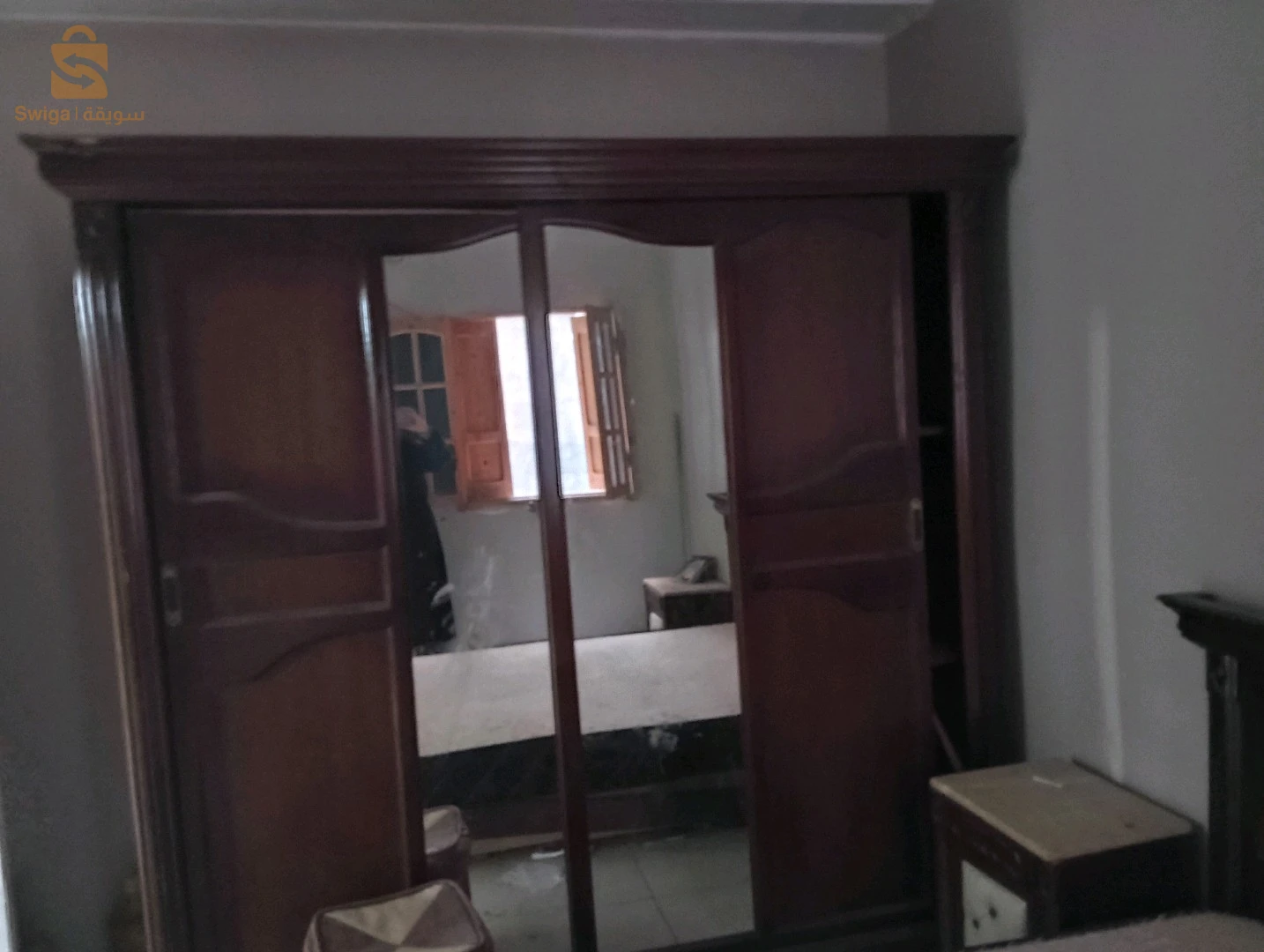 chambre avec lits coffret et matelas Bois rouge