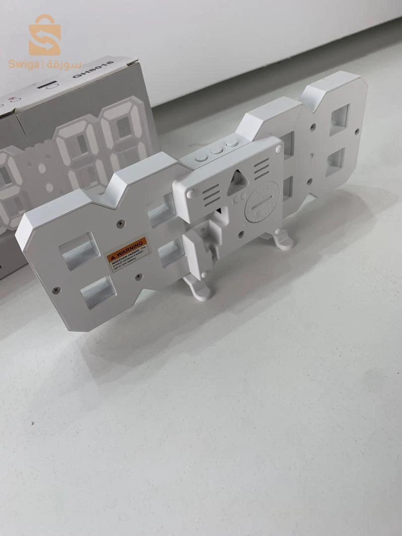 ساعة رقمية ثلاثية الأبعاد LED GH8018: لمسة عصرية وأنيقة في بيتك أو مكتبك!