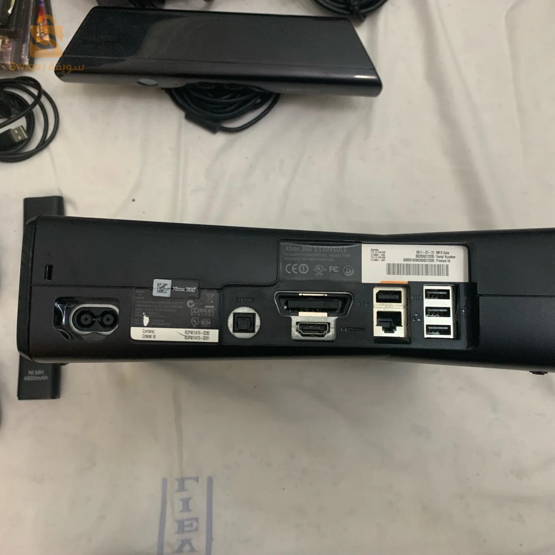 Xbox 360 + Kinect + 2 Manéttes Avec 2 Battries Original Et Son Cable+ 12 Jeux Originaux