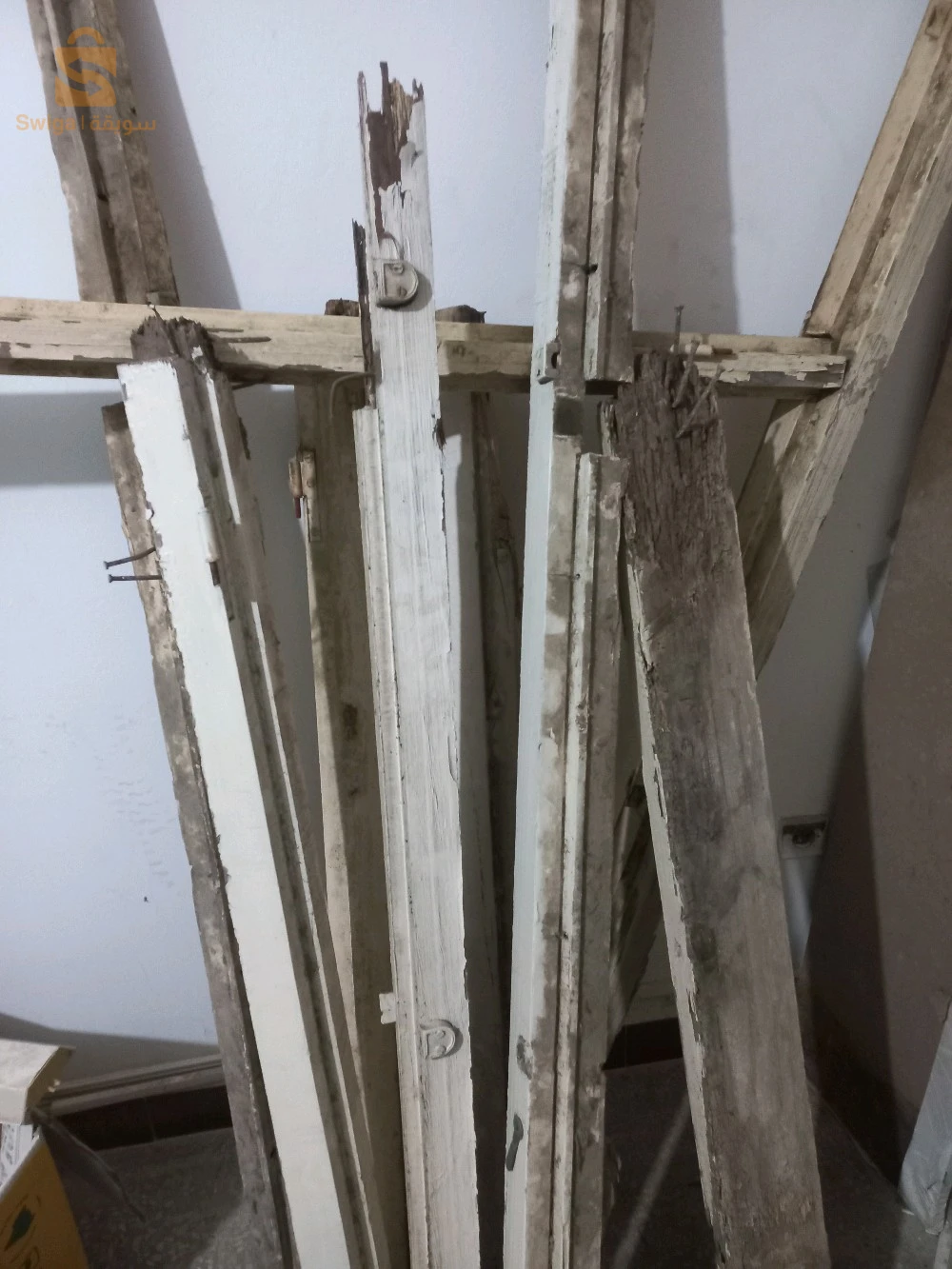 volet fenetre et cadre en bois