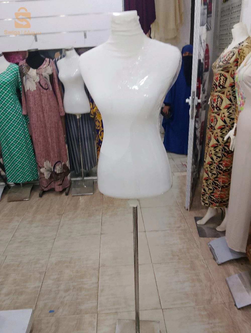 بيع اكسسوارات محل