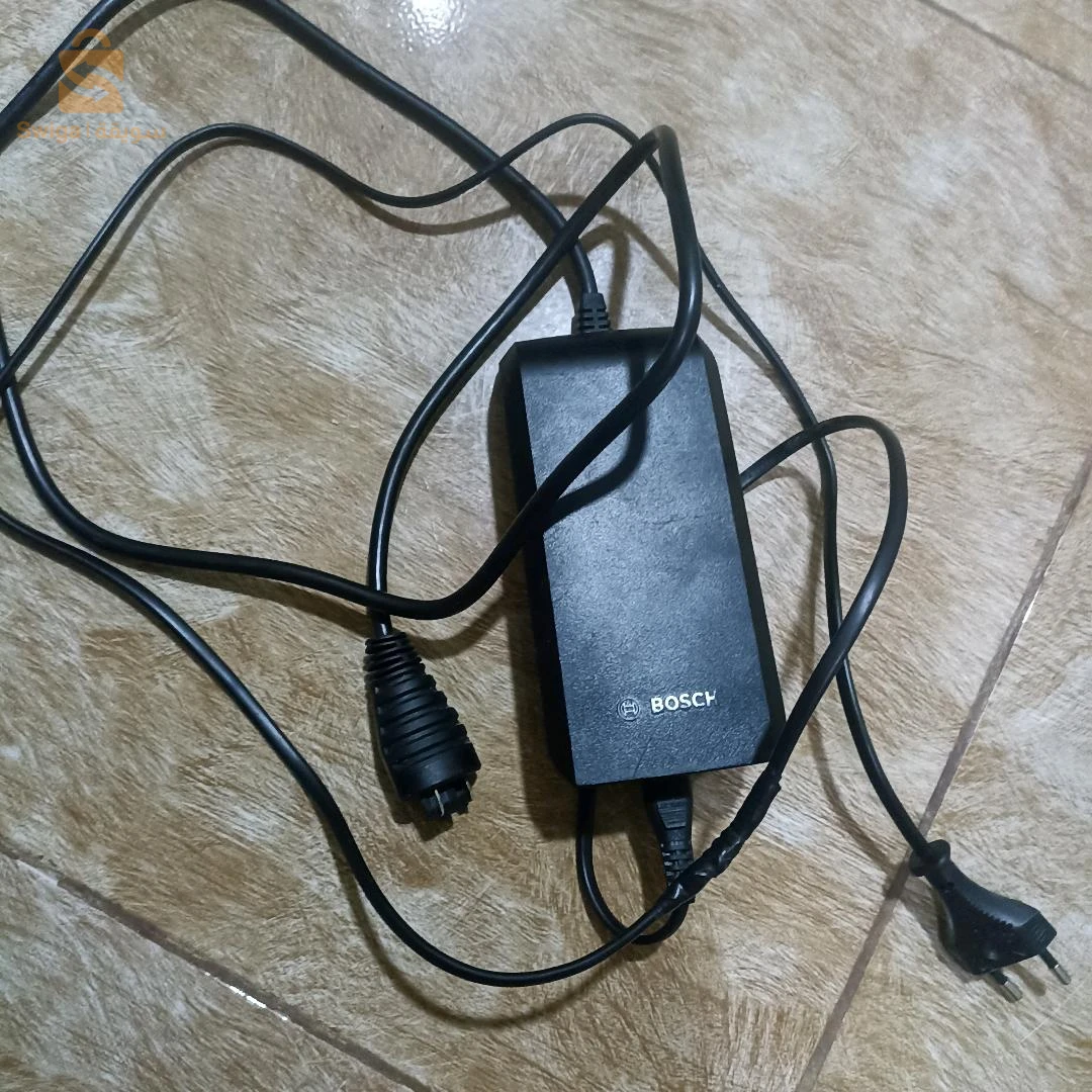 moustache samedi 28 
batterie w chargeur d origine 
afficheur Smart phone 
eta 10/10