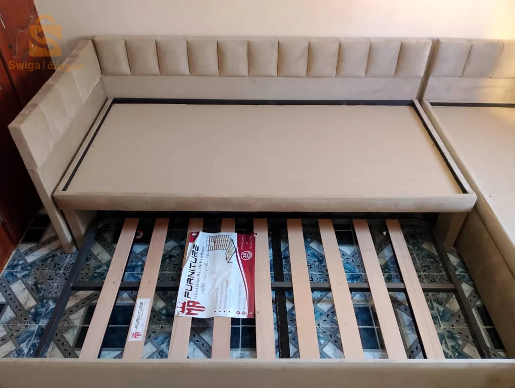 À vendre  Deux lits capitonnés en L, séparables