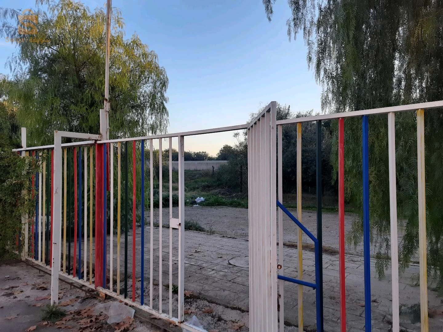 للكراء مكاتب مع مخزن، ساحة عرض تجاري