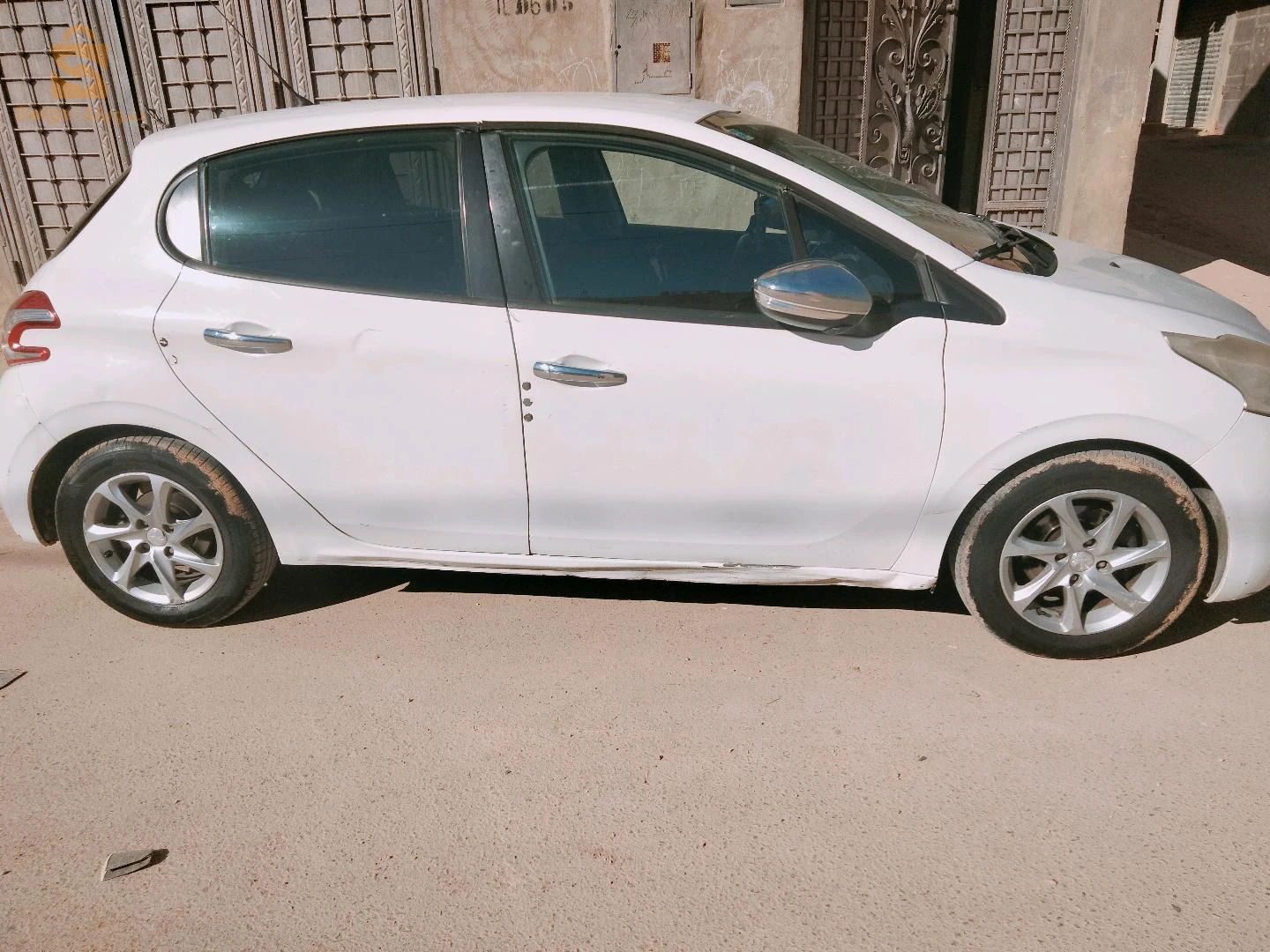 Peugeot 208 2015 7 BISKRA