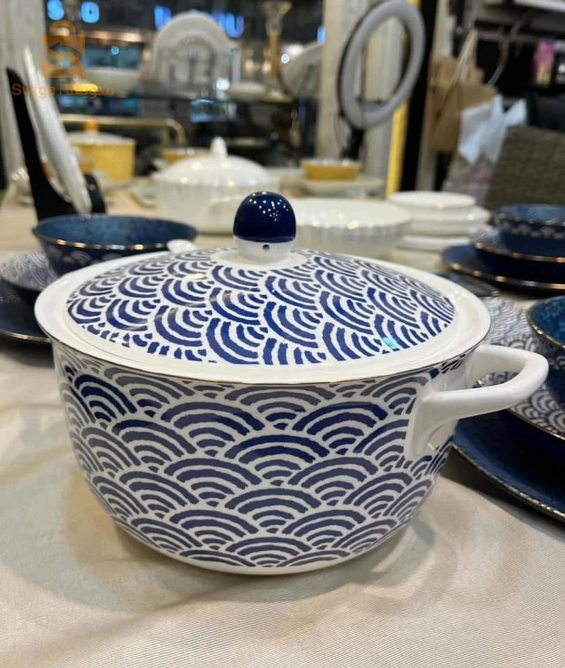 très beau service à table 40 pièce