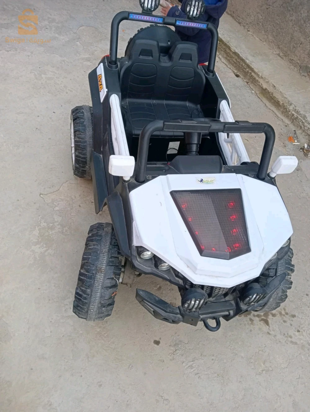 سيارة اطفال